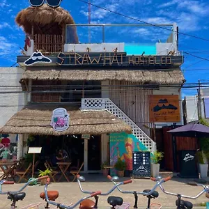 Albergue Straw & Rooftop Bar, Tulum